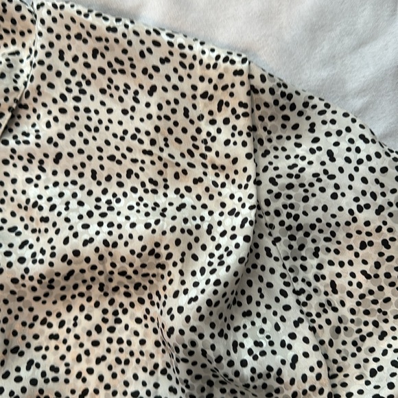 silky vintage dotted pattern button down - Picture 5 of 5